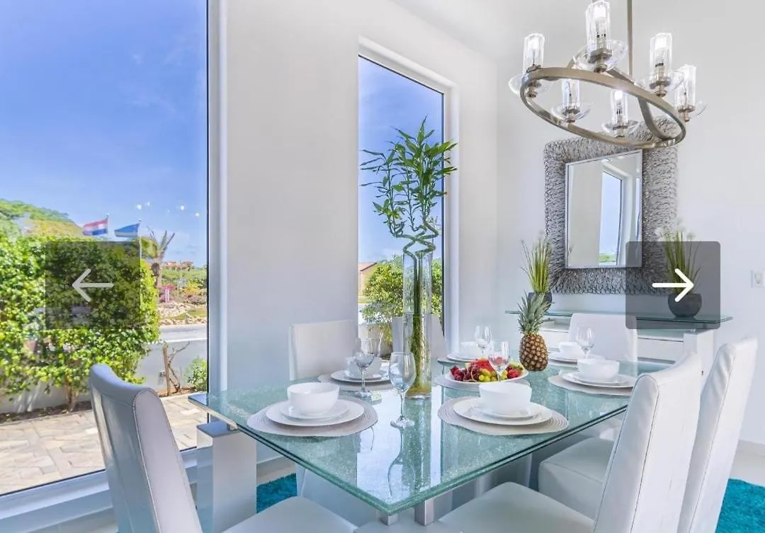 Malmok Rental Palm Beach Willa